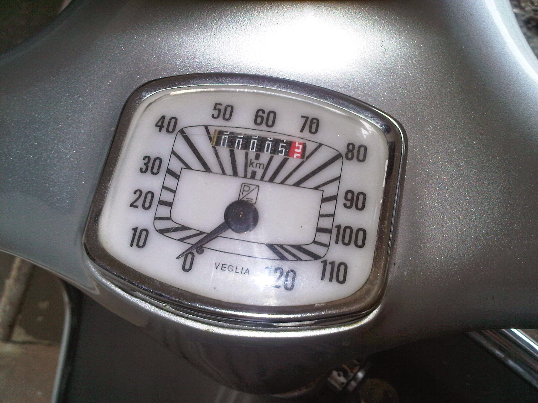 Vespa GS 150 Silver – detail shot
